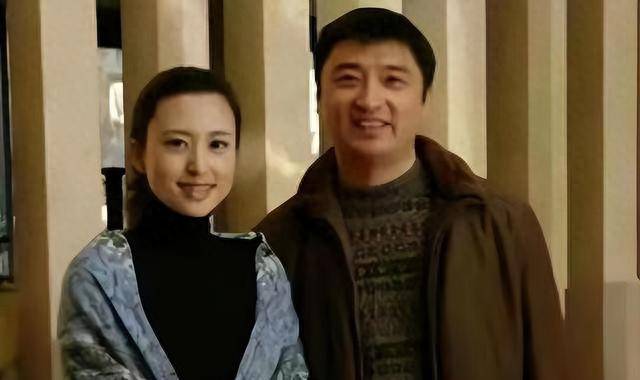 右眼疤痕疑似被家暴,身材走样状态低迷_杨帆_事情_媒体