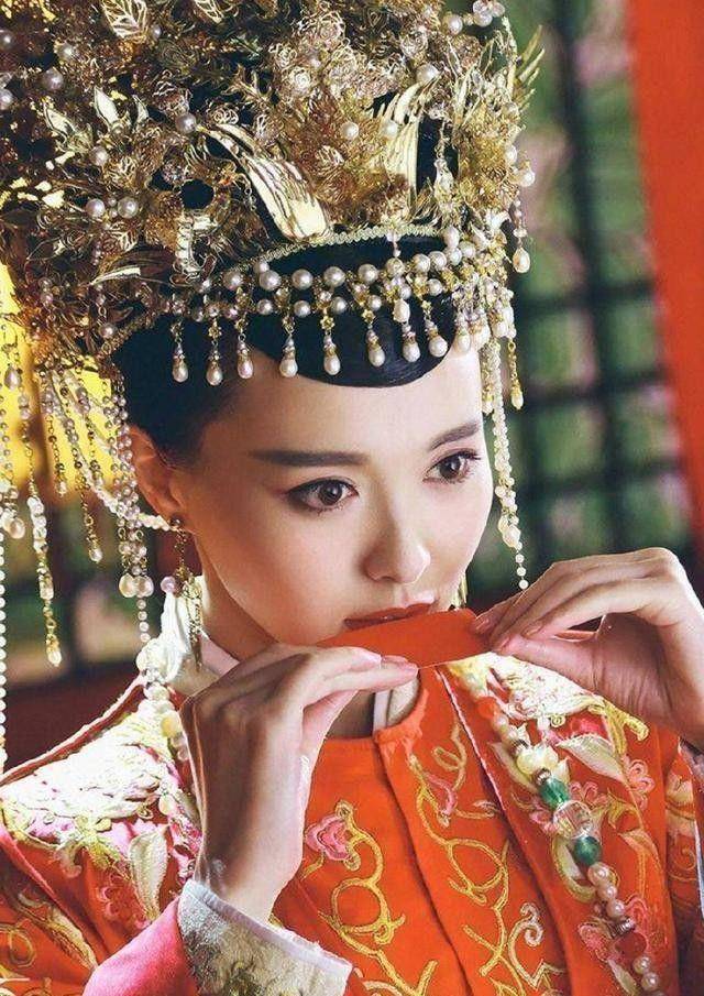 大婚时头戴凤冠珠帘的古装女星,个个美艳动人,她却让人永生难忘_造型
