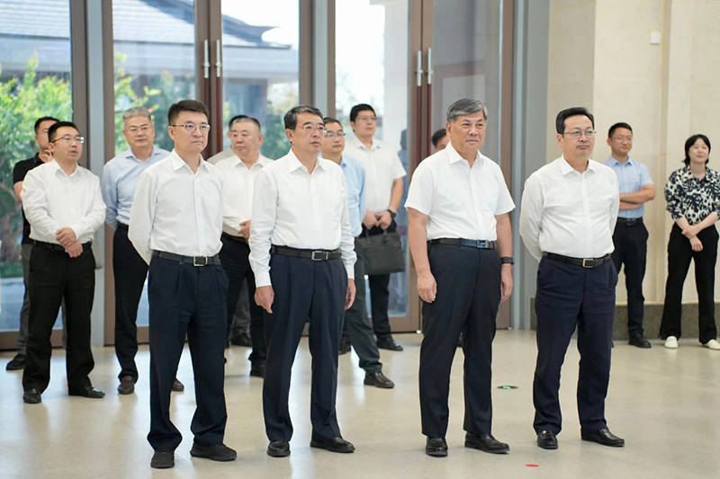 省委雄安办常务副主任吴海军,省委军民融合办常务副主任王桂海,新区