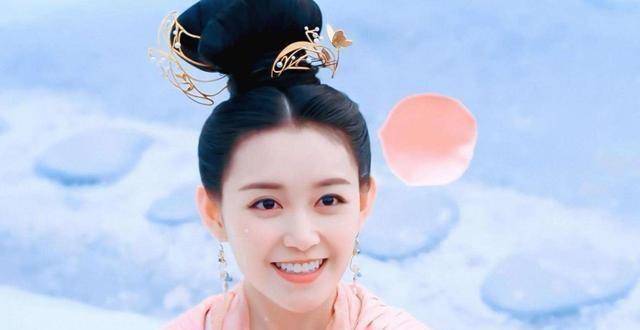 蒋依依长大了,从小姑娘变成大美人,基因好就是为所欲为啊_什么_时候