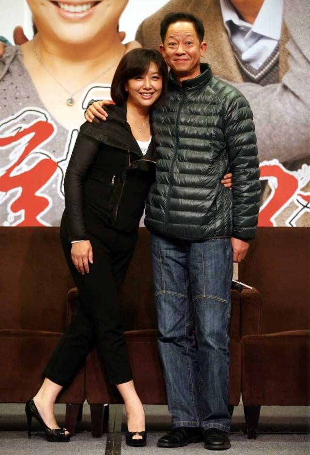 风情女人江珊:四度爱上硬汉,和靳东意难平,现和新丈夫快乐相伴_王志文