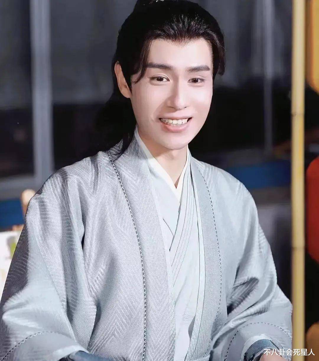 黑眼圈重,脸长嘴凸,看得我想弃剧_胡一天_刘宇宁_观众