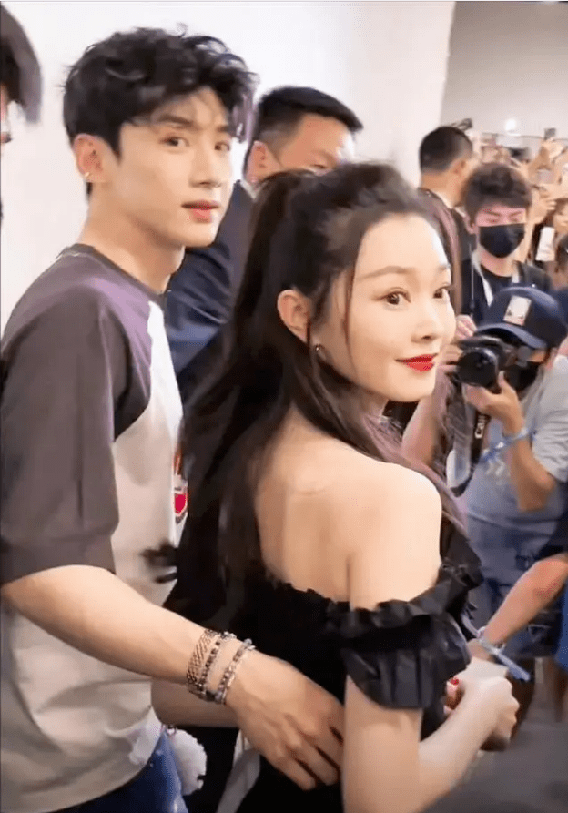 宋轶坦言恋情,扶摇直上示爱白敬亭,偷拍女友视角照引热议_网友_明星