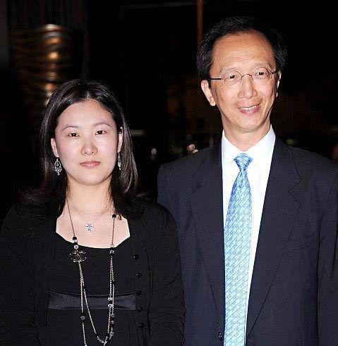 梁锦松100亿娶伏明霞,弃tvb花旦择奥运冠军,前女友现在如何_陈慧珊