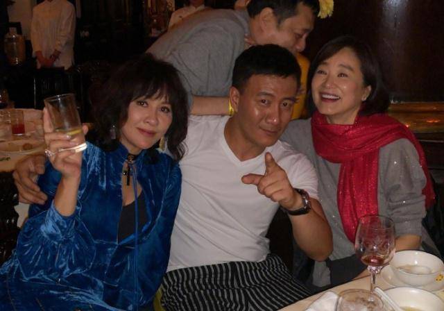 王菲出头,刘嘉玲故意当众刁难小林青霞,不料反被弄得下不来台_胡军