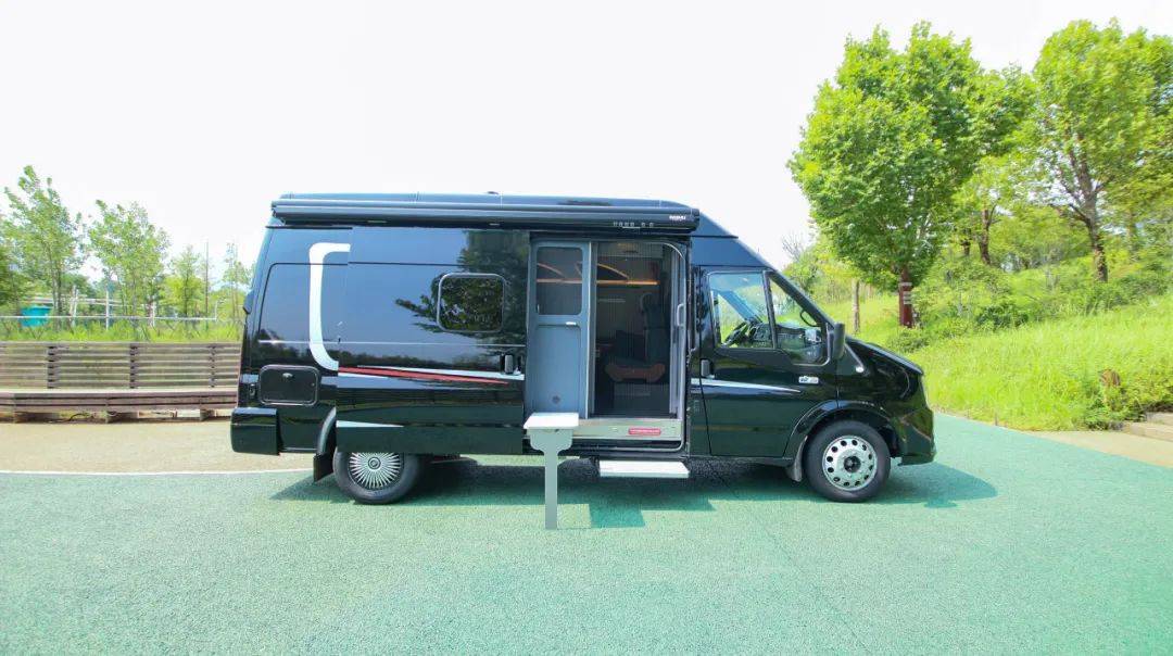 30万以内的大空间b型房车,2024款趣蜂江铃b850房车来了!