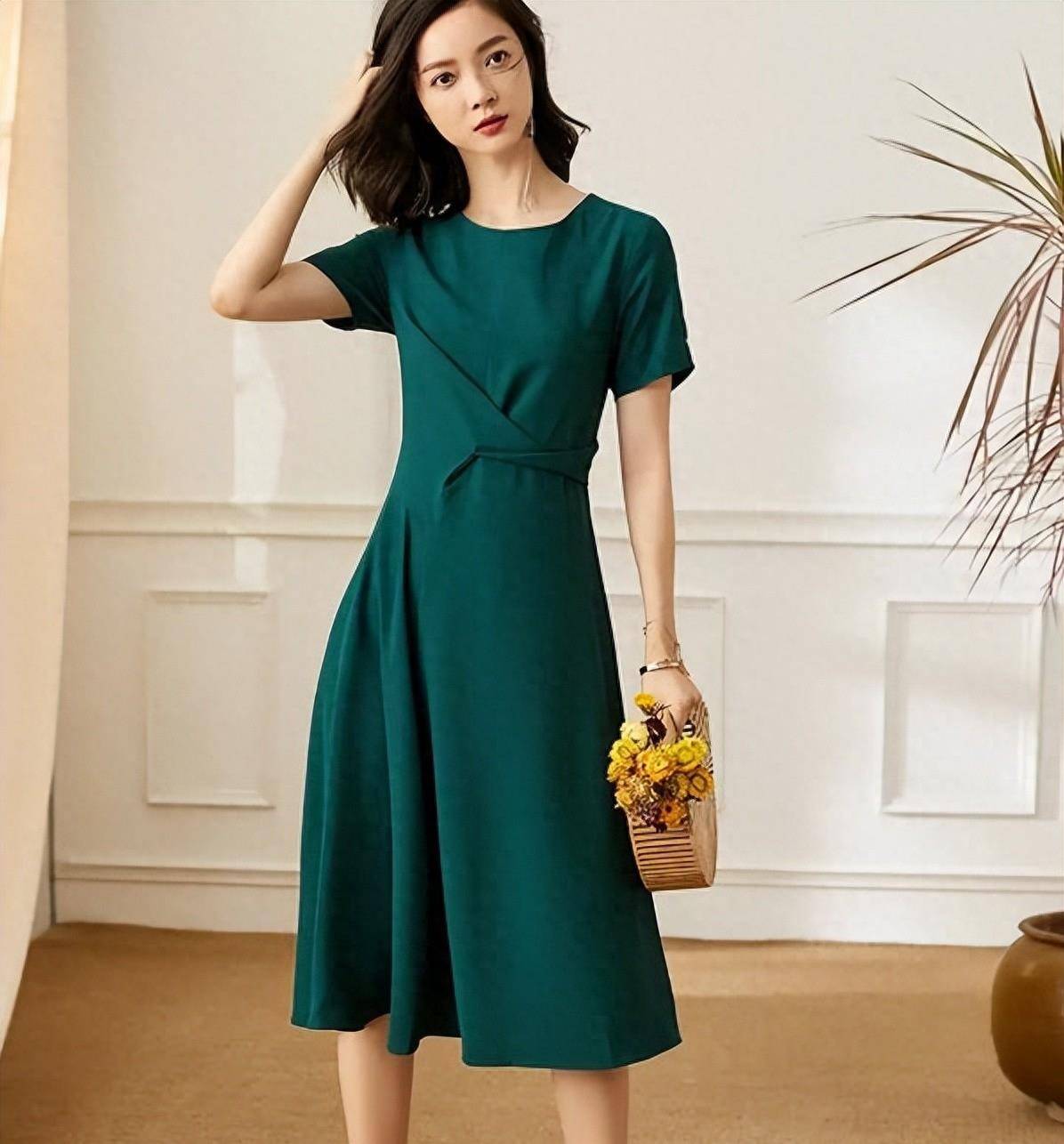 优雅风采:正式场合着装指南,让你在新的场合散发自信与魅力