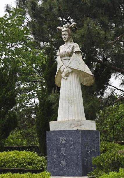 东汉艳后阴丽华:美貌外加仁慈,对废后废太子都不愿痛下杀手_刘秀_王莽