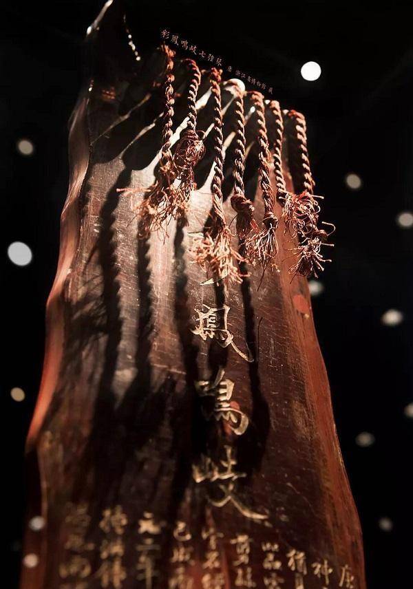 浙博有一把"天魔琴",如今是镇馆之宝,一弹奏仿佛天籁之音_唐彩_凤鸣