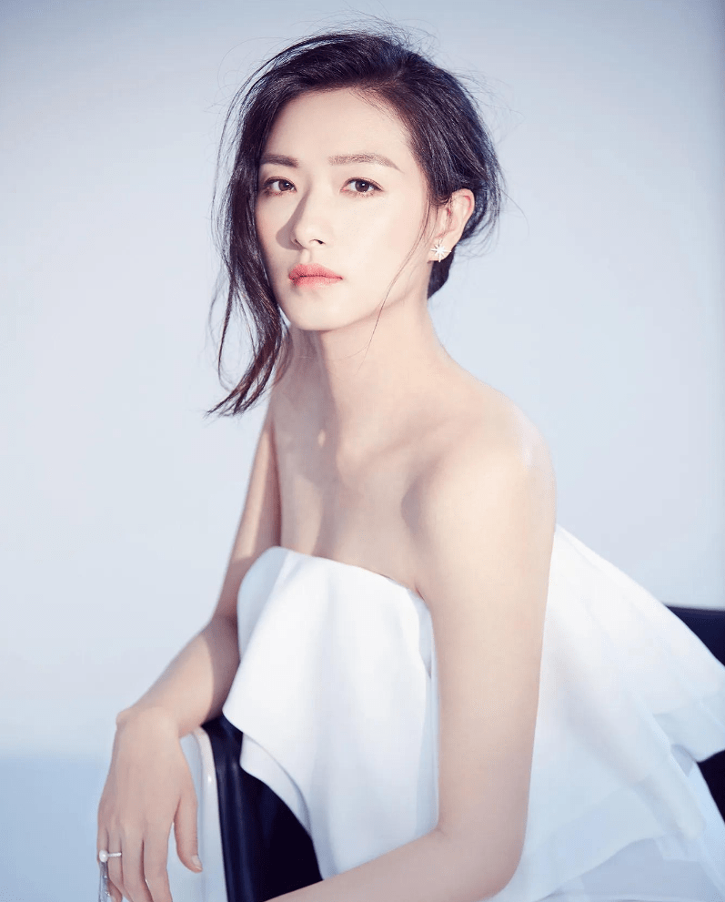 五,陈嘉桦陈嘉桦祖籍广东梅州,1981年出生于台湾省屏东县,她在一个