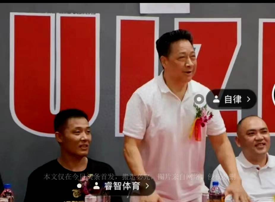 赵睿胡明轩父亲接儿子回家睿爸穿着时尚_球员_广东队_1