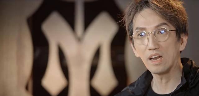 林志炫不慎掉下升降梯,台下痛到需要人搀扶,懊恼自责落泪_赵文卓_李响