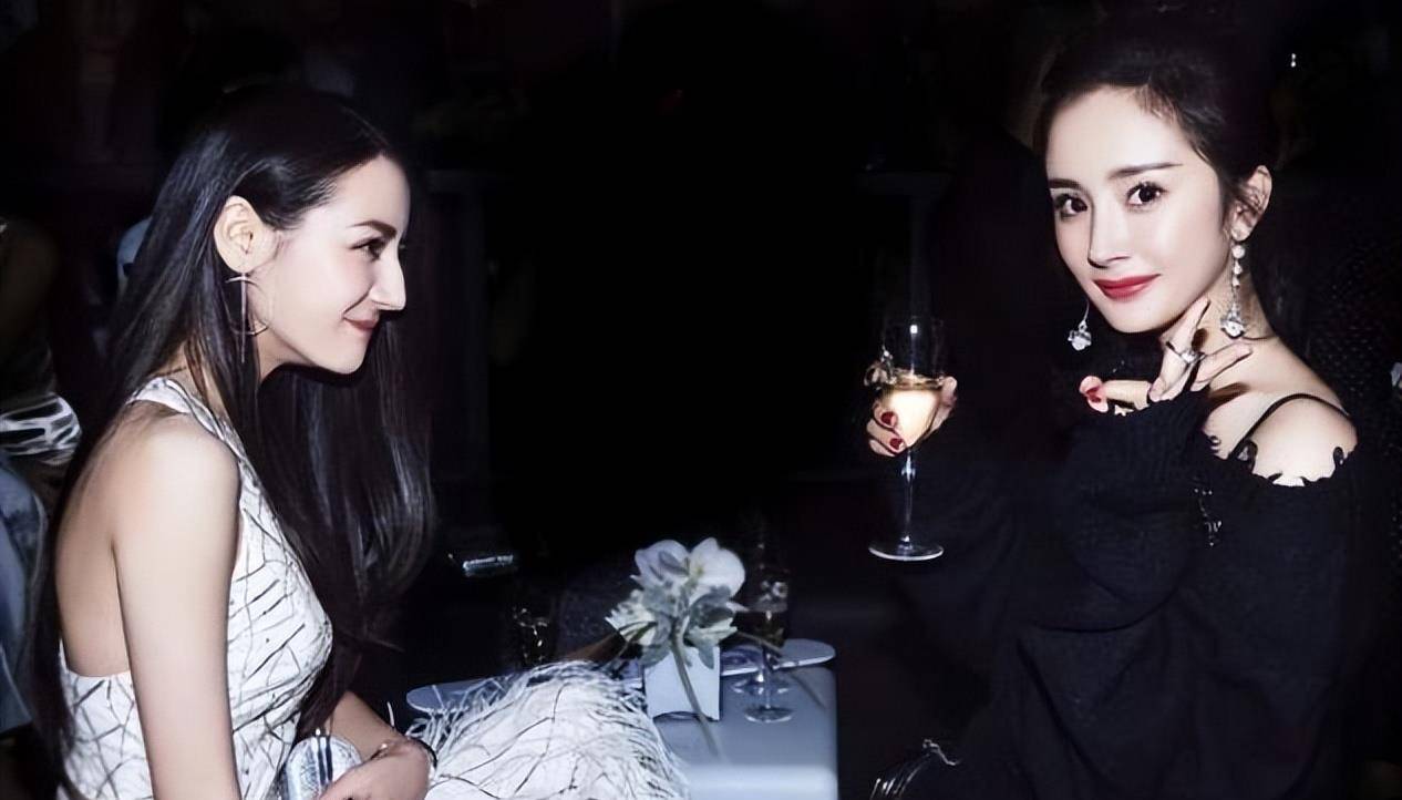 "率性直言"杨幂:当评委公开表白华晨宇,后与李佳琦出镜引争议_唐嫣