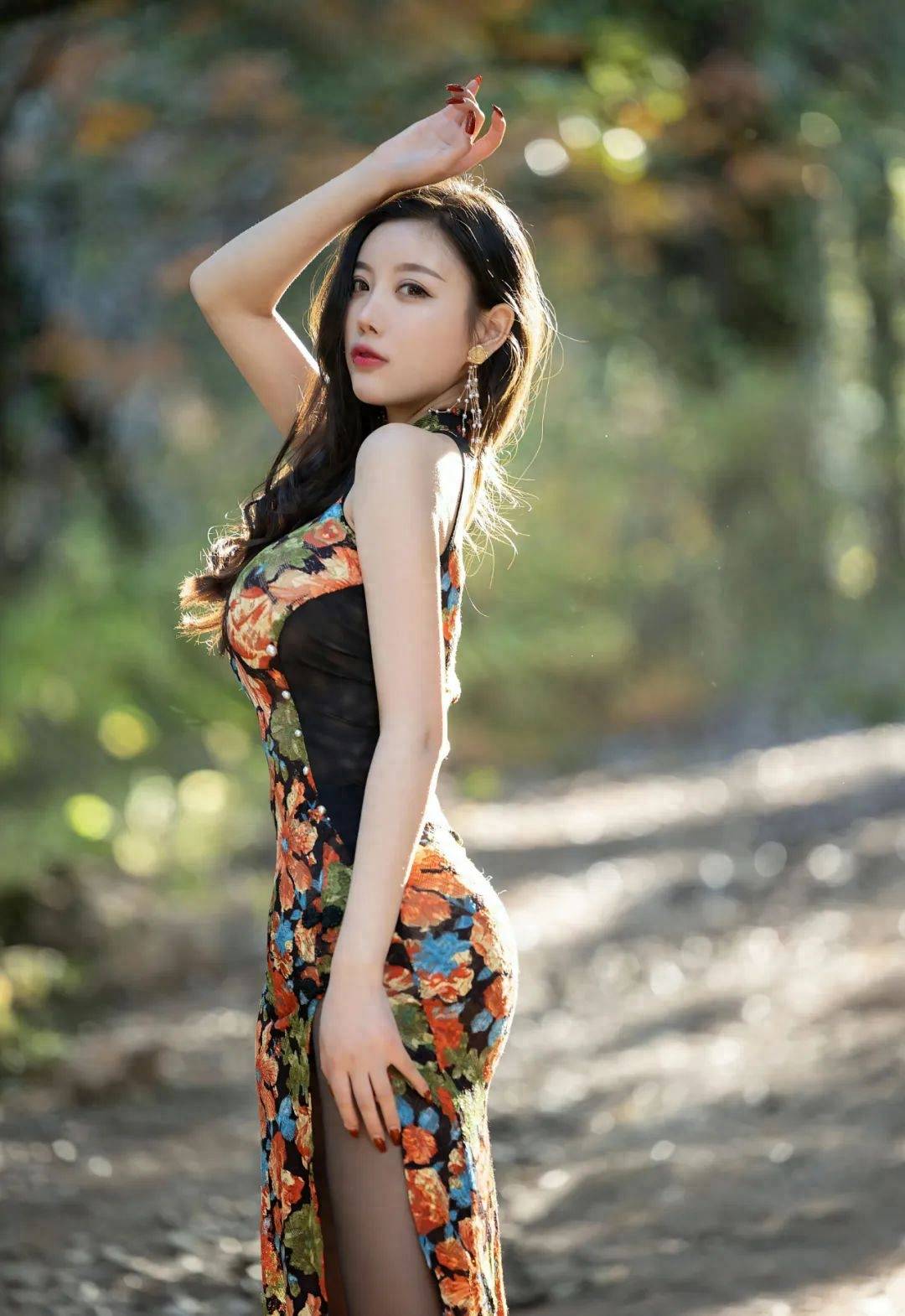 杨晨晨穿搭曝光:通勤必备!