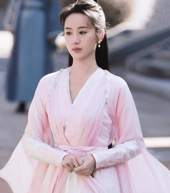 欢瑞这位女演员新戏开拍,曾和成毅搭档,如今却成为配角_颖儿_美貌_剧