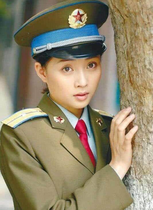 盘点女星"军装杀":当刘涛撞上了俞飞鸿和林青霞,差距一目了然_军人