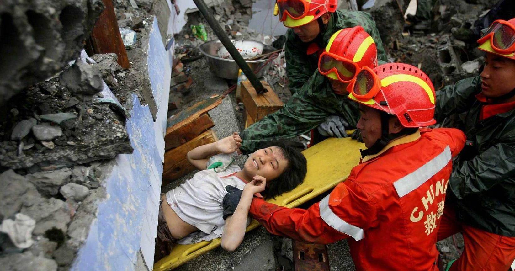 汶川地震时,12岁少女被救后发誓嫁给恩人,10年后履行诺言_女孩_解放军