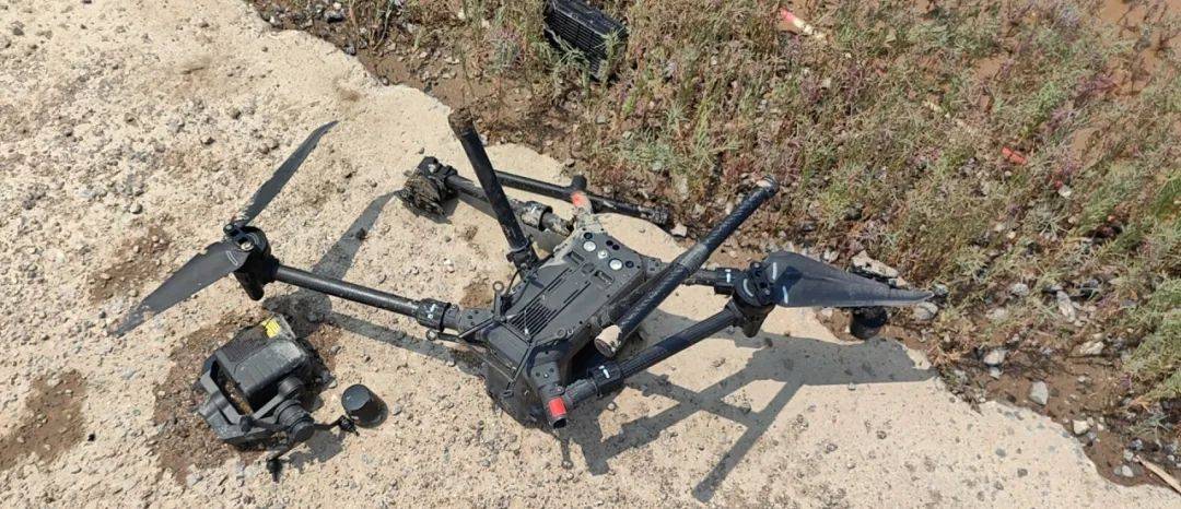 无人机炸机现场7月24日,天津某单位在滨海新区大港油田附近使用m300