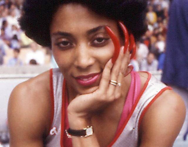 "花蝴蝶"乔伊娜:飞行药检前匆忙退役,死因真与禁药有关?