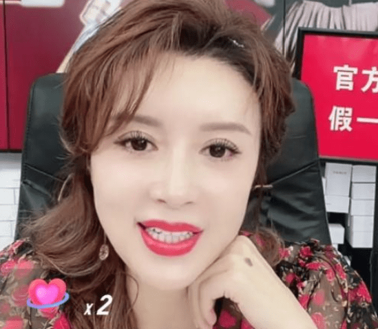 金巧巧带娃出镜,和8岁女儿似姐妹,还甜蜜说到老公正在赚钱养家_孩子