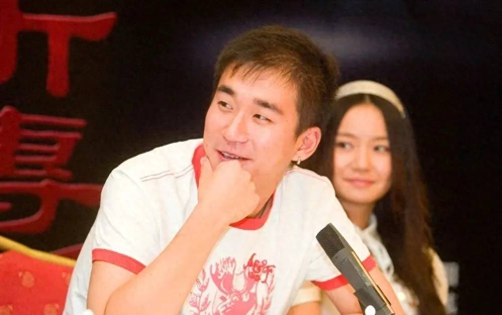 张国立别再将我儿子当"问题男人",他41岁未婚谁之过?