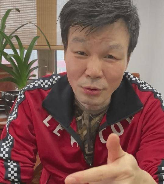 郭德纲被关橱窗,节目组不把他当人?