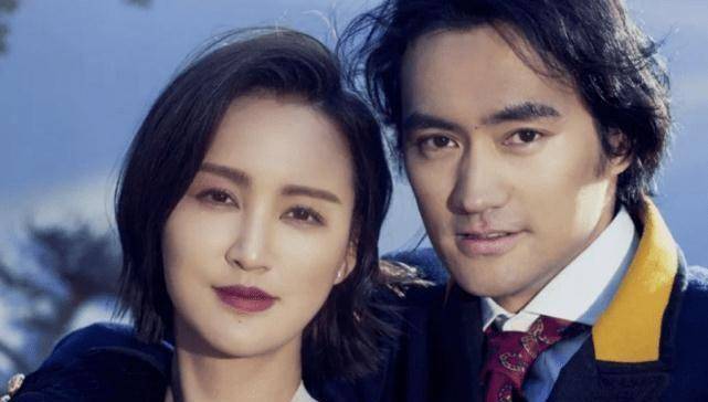 照片中的袁弘和之前相比,好像瘦了很多,浓眉大眼的他再加上满脸的稀怂