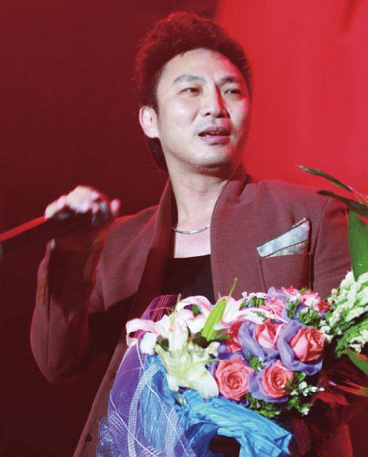 陈少华:凭《九月九的酒》走红,被舞伴砍3刀缝130针,现状如何?