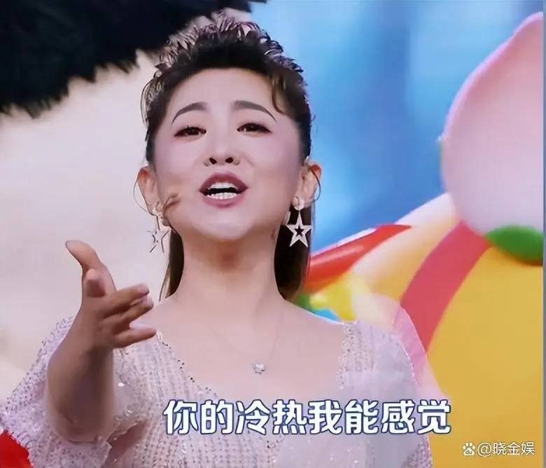 一改往日之精致,轻车简从素颜朝天地带儿子去上1年级_小学_晓今娱