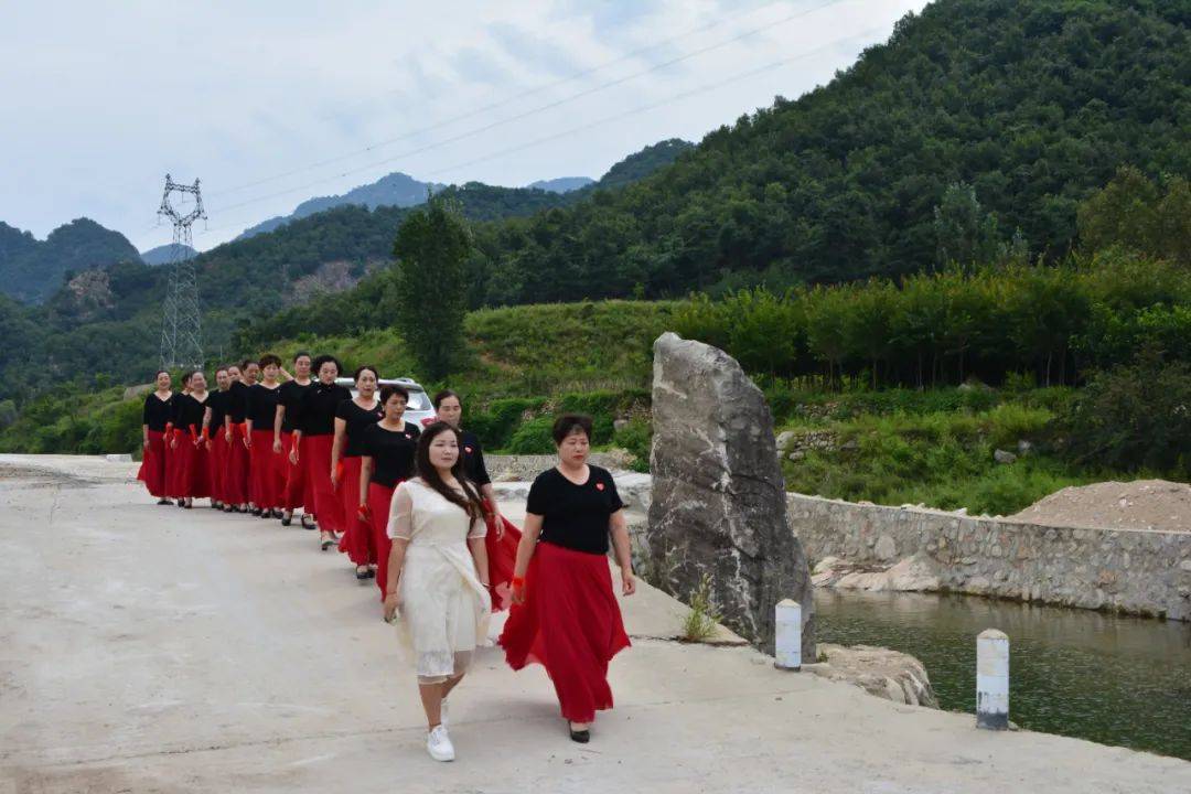 云阳红韵艺术队助兴南召崔庄归园田舍民宿开业仪式_乡村_女性_云阳镇