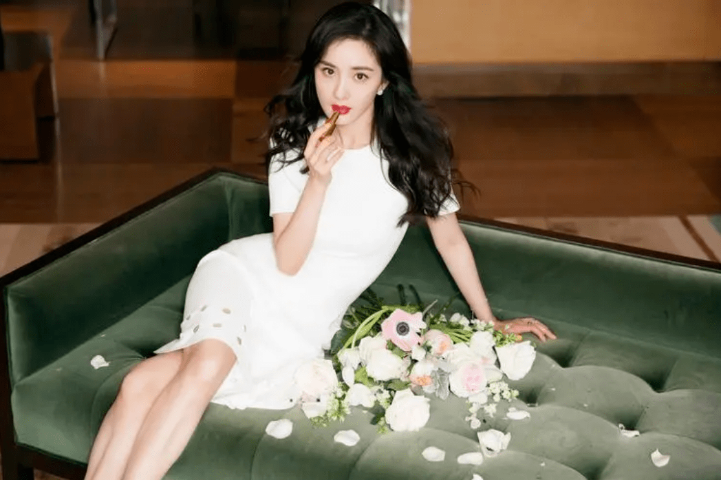 杨幂如今的成功要感谢谁?不是肤白貌美大长腿!_大伯_身材_年代