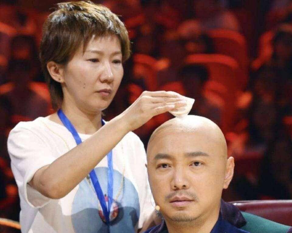 和徐峥是时尚式婚姻,从不约束他,永远做他的"备胎"_头发_上海市_话剧