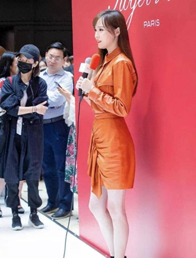 我们也可以更好地彰显出自己的魅力_唐嫣_皮夹克_风格