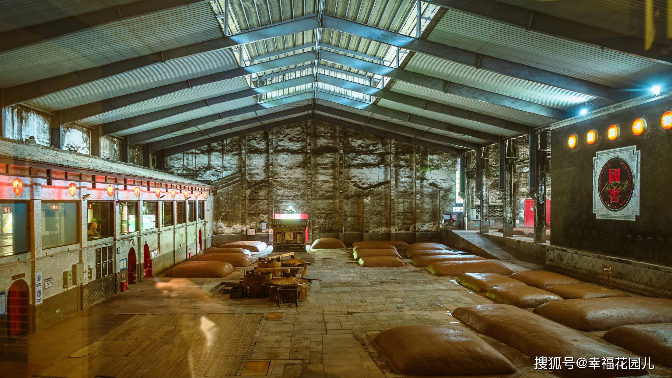 浓香型白酒的领创者,这里有独特洞藏文化的三大天然藏酒洞"纯阳洞","