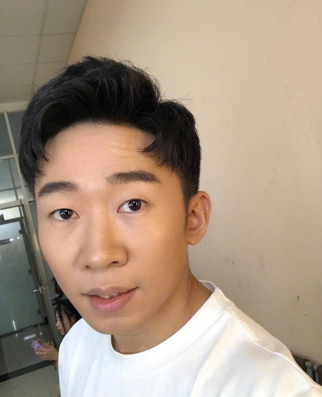 杨迪个人信息泄露,照片,地址,学历全部泄露,为了自保被迫换手机号码?