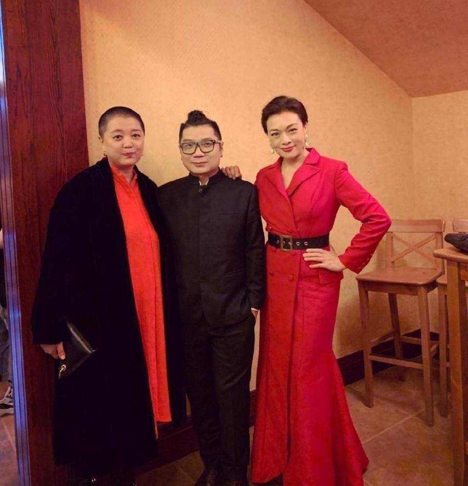 当两个人同时穿吊带裙时,地位的差别一目了然_李静_史可_黄小茂