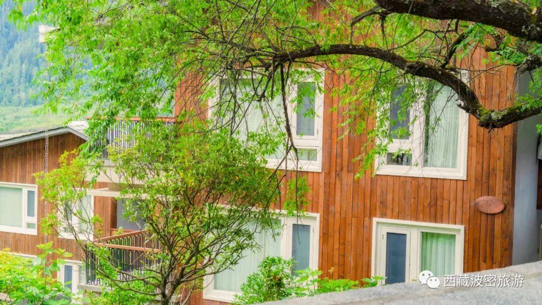 初秋,住进波密松赞林卡酒店,感受藏于森林冰川之间的古乡之美!