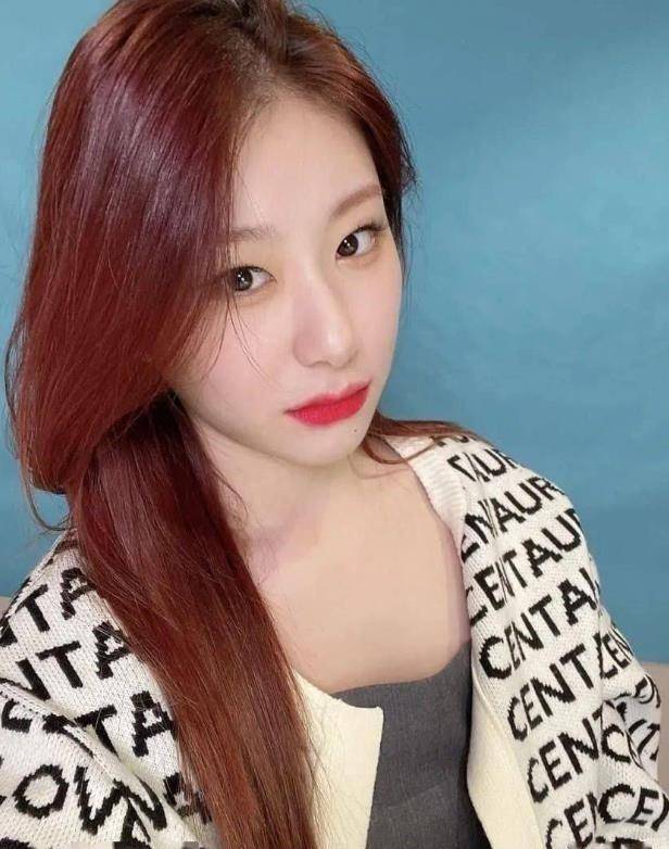 参加选秀屡遭淘汰,后靠实力逆袭itzy主舞,却是家境富裕的千金?