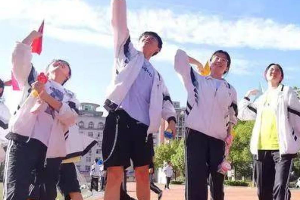 新学期开始,家长和老师配合的越好,孩子的教育越成功_父母_因为_时候