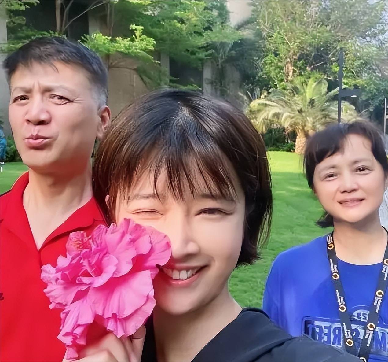 虽然奚望和郭晓然离婚了,但他们仍然选择共同承担育儿的责任,尤其是