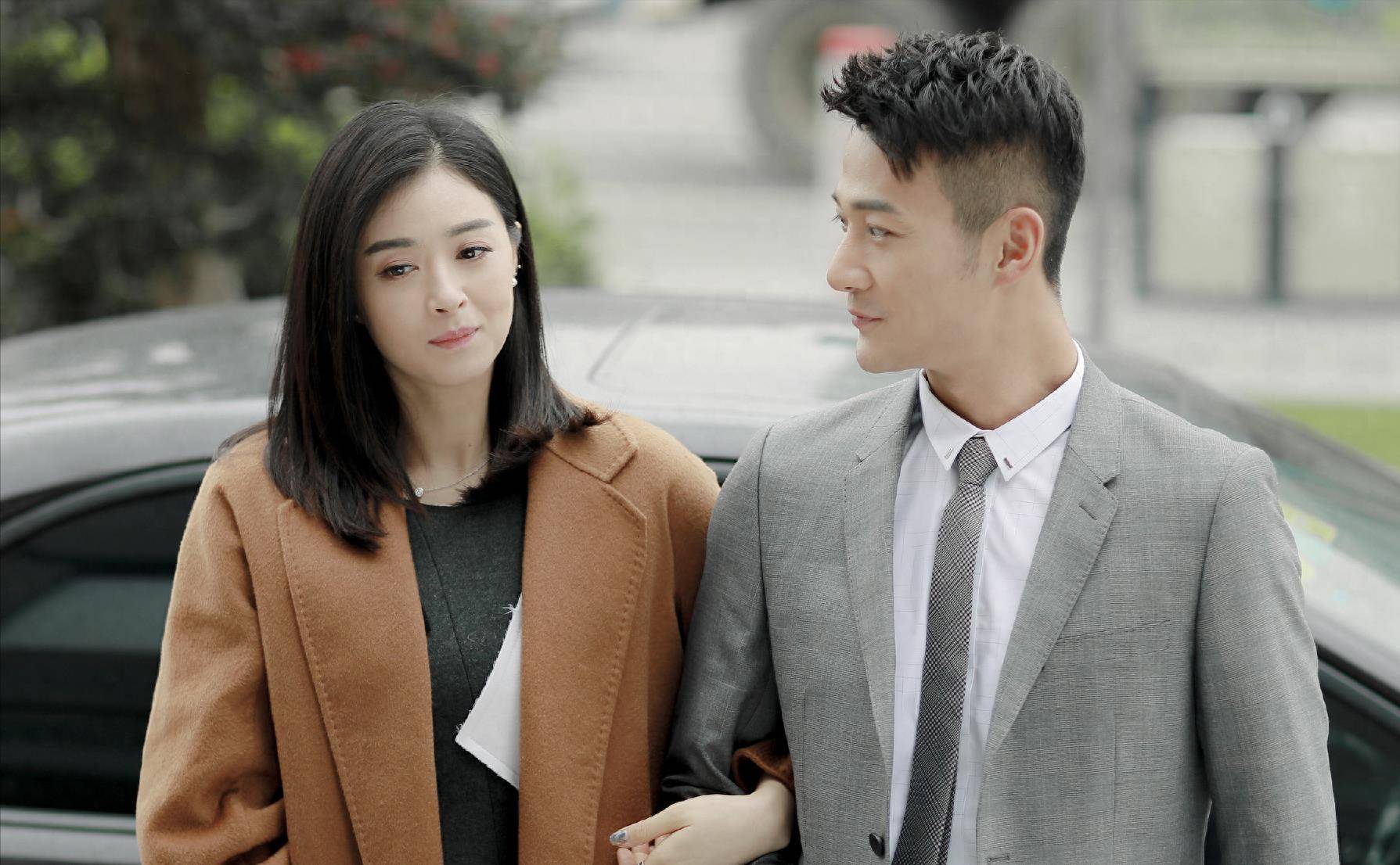 "顶流大花"迪丽热巴的感情扑朔迷离,绯闻不少,就是没遇见真爱_佟丽娅