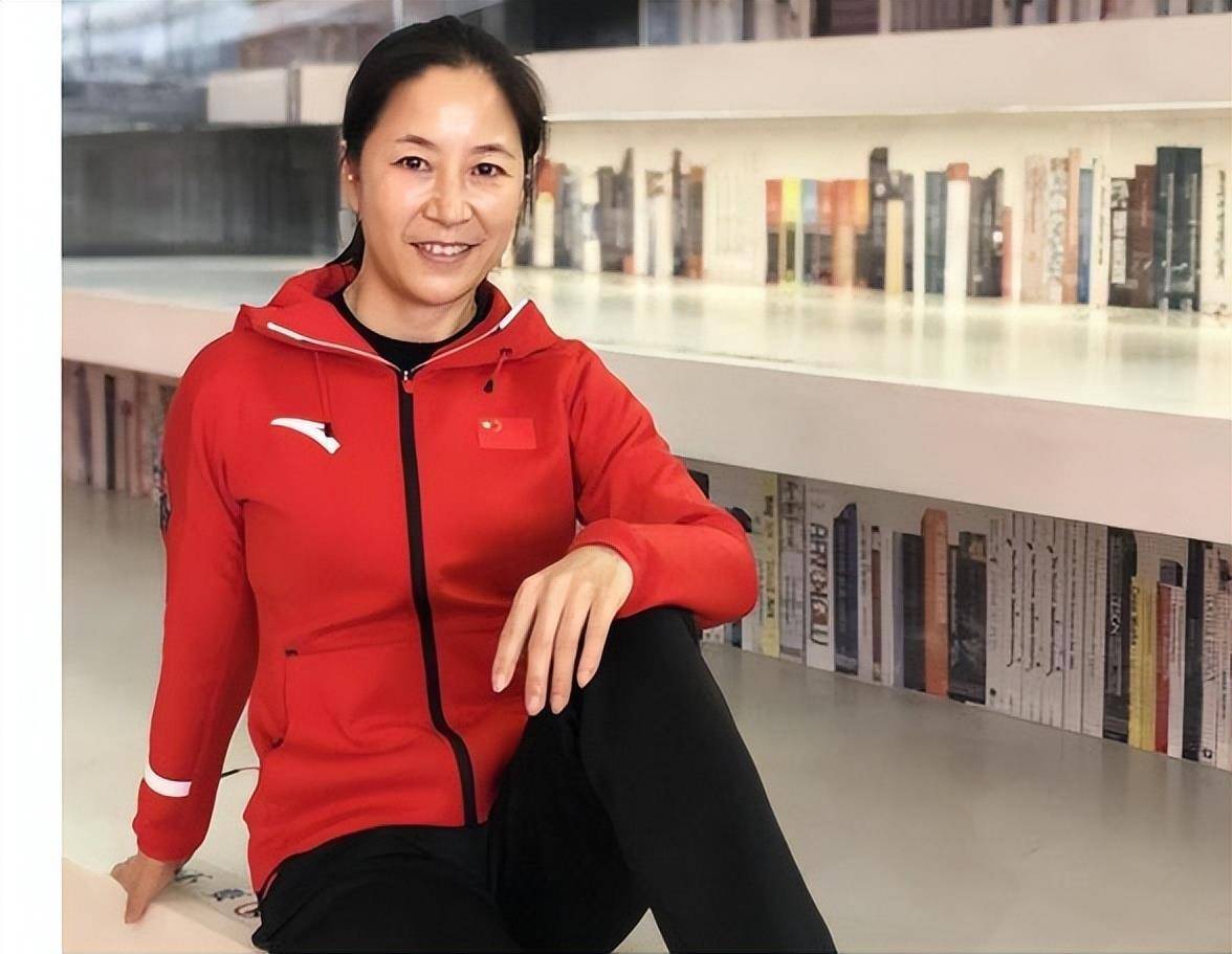 王丽萍金牌无人欢呼?夺金后无人庆祝没有国旗披身!_刘宏宇_比赛_教练