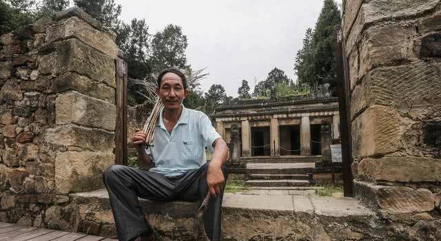 已亡100多年的清朝，为何还有守墓人？谁来给他们发工资？