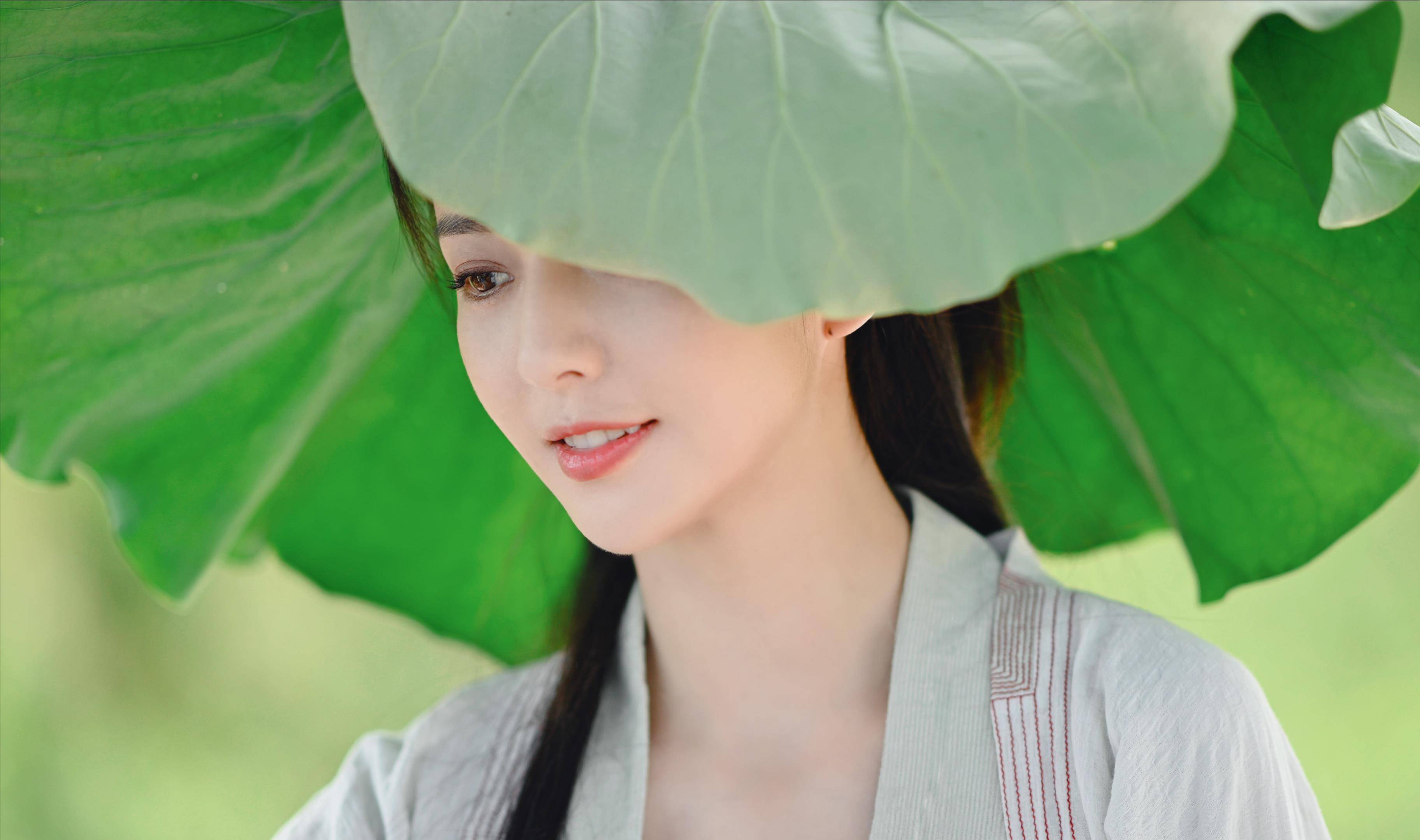 "顶流大花"迪丽热巴的感情扑朔迷离,绯闻不少,就是没遇见真爱_佟丽娅