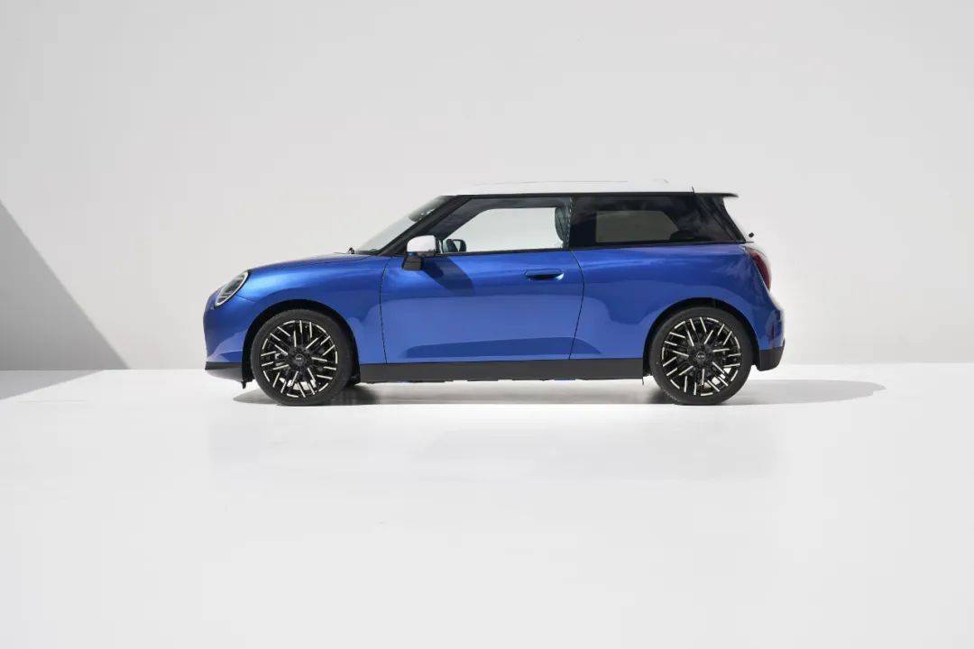 全新电动 MINI Cooper 一台伟大小车的传奇再续_搜狐汽车_搜狐网