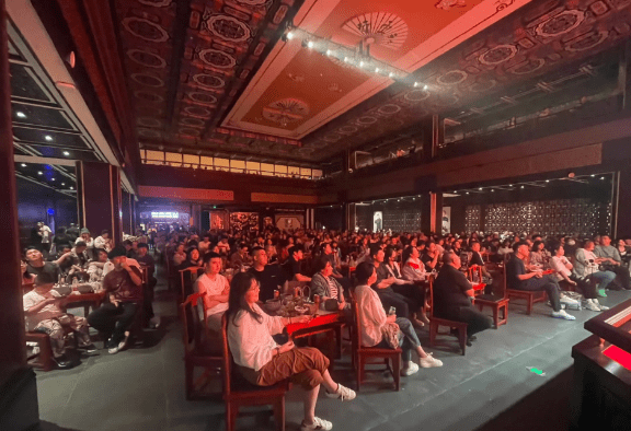 据悉,黑龙江德云社剧场位于哈尔滨市南岗区中央大街,占地面积约2000
