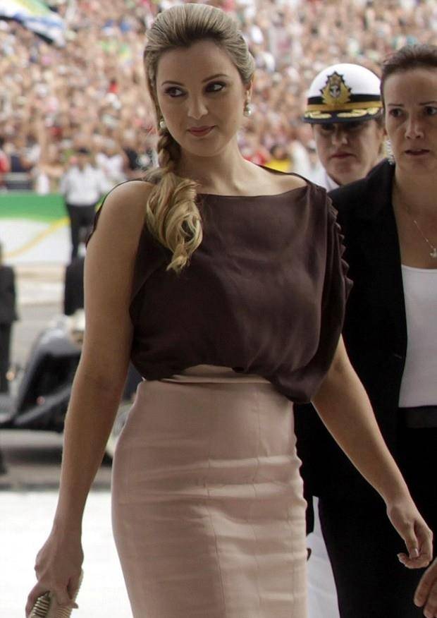 这样的第一夫人估计没几个人会喜欢,可玛塞拉一点也不介意,竟然干出了