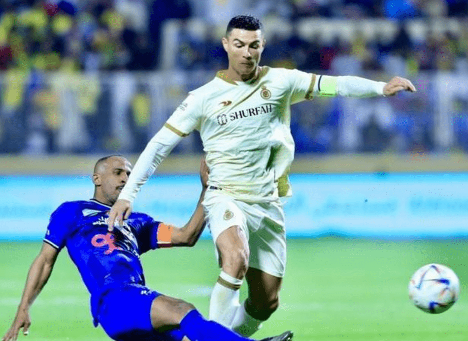 沙特联赛暴雷,c罗不安,难怪梅西不来_转会费_工资_进行了