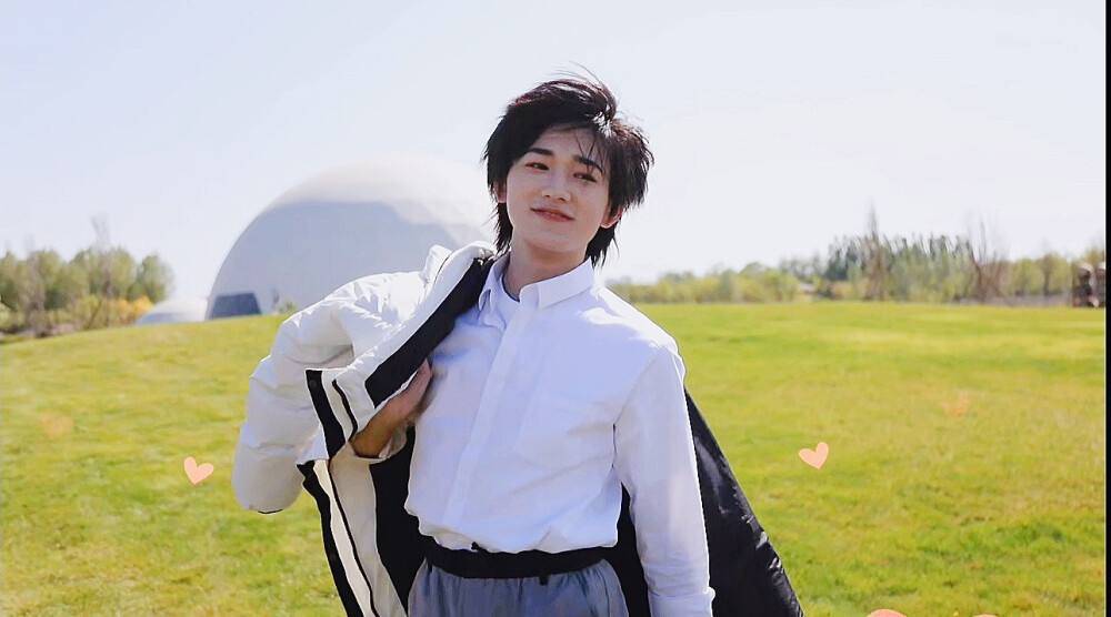 有了马嘉祺的宝岛季,港乐季应该也会请一位少年团成员,最终定为宋亚轩