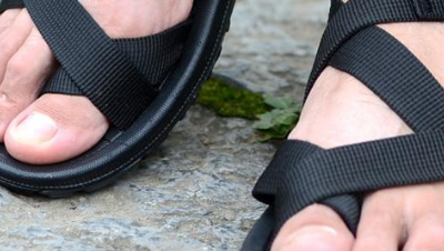 我们来了解一下夏天穿凉鞋脚臭的原因有哪些,首先可能是穿着的原因.